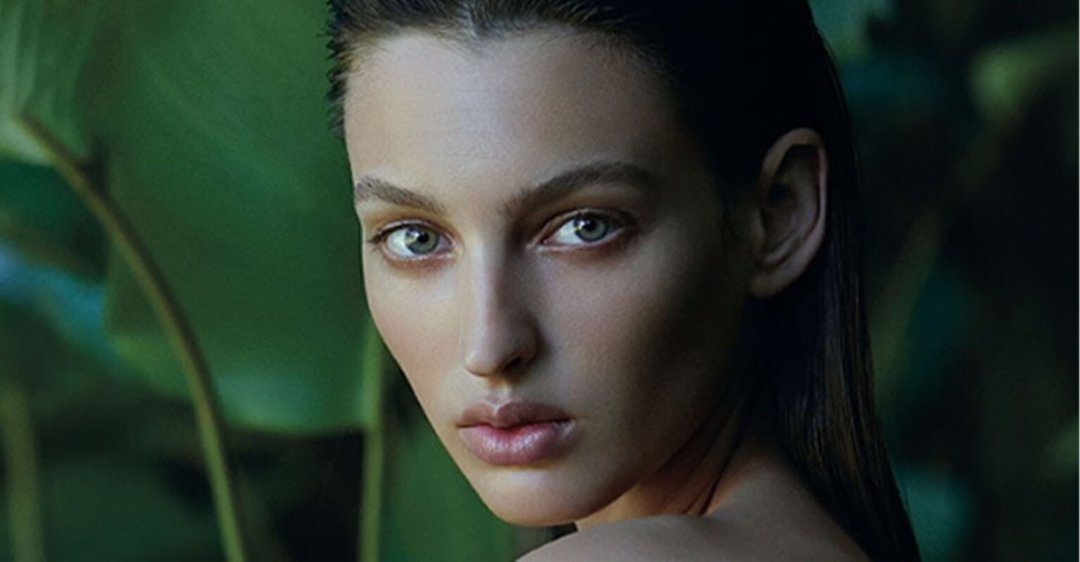 soins de la peau botanical kinetics qui nettoient et exfolient en douceur tout en hydratant en profondeur pour une peau rayonnante et d'apparence plus saine.