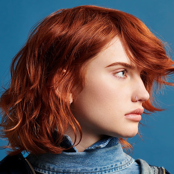 Trouvez un salon pour réserver votre service de coloration permanente et de brushing.