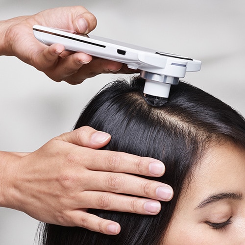 PREMATURE SCALP AGING 101. Professor Julie Thornton shares her expert take on scalp science. 