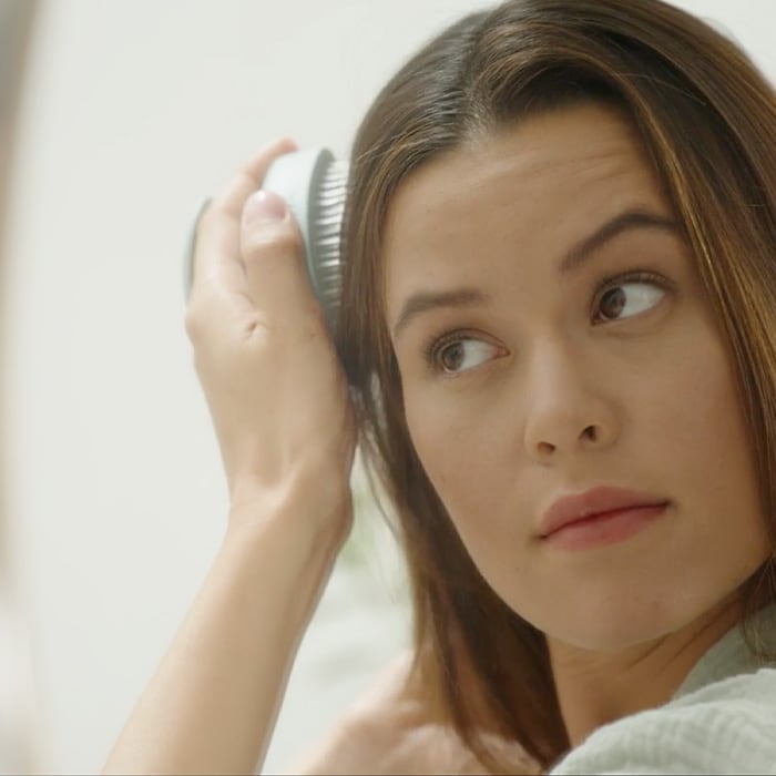 Care for your scalp with the essential scalp ritual featuring 100% vegan scalp solutions