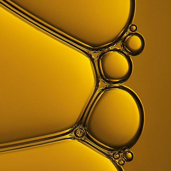 Adds radiance with lightweight texture. Rich in omega 3, 6 and 9 fatty acids.